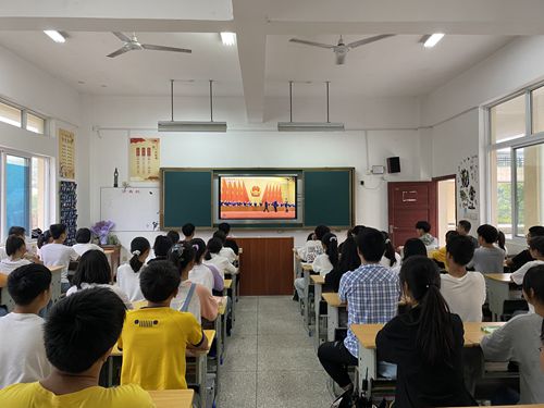 黄山旅校通过组织学生集中收看时事转播开展德育教育