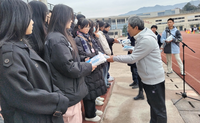 黄山旅游管理学校开展预防冬季传染病宣传与关爱活动