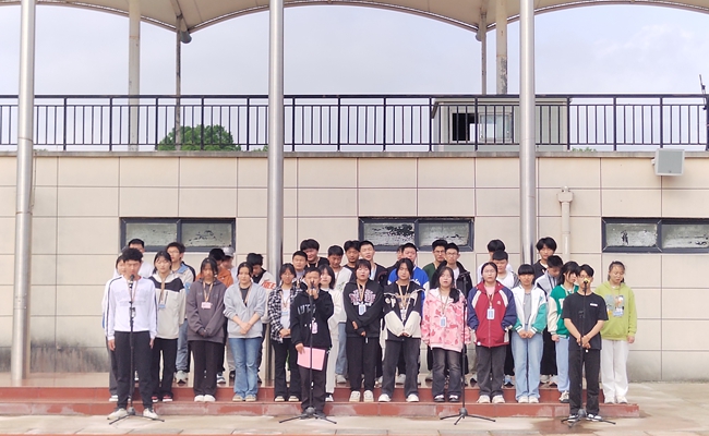 国旗下的思政课