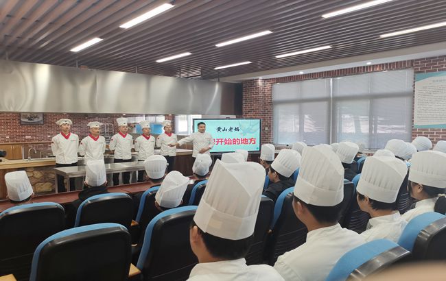 烹饪大师进校园，校企合作共育人——黄山老妈烹饪大师来校授课