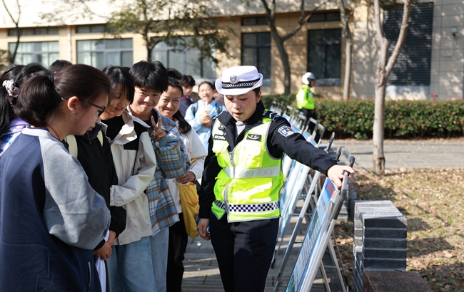 交通安全教育进校园 安全意识树立入人心