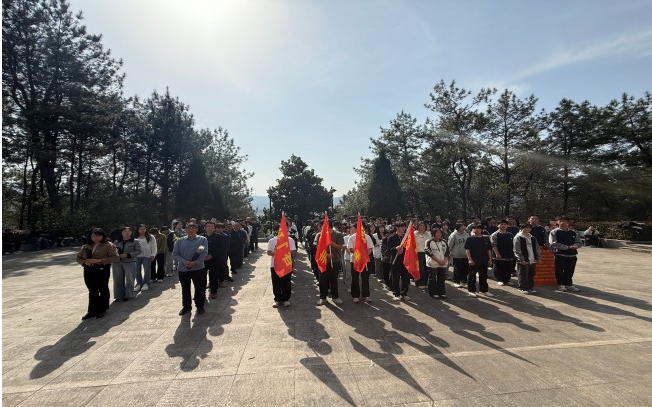 黄山旅游管理学校举行清明祭英烈，共铸中华魂”主题党日活动