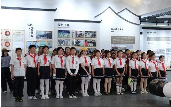 小小红领巾，大大工匠心——甘棠中心学校组织学生走进黄山旅游管理学校开展职业体验活动