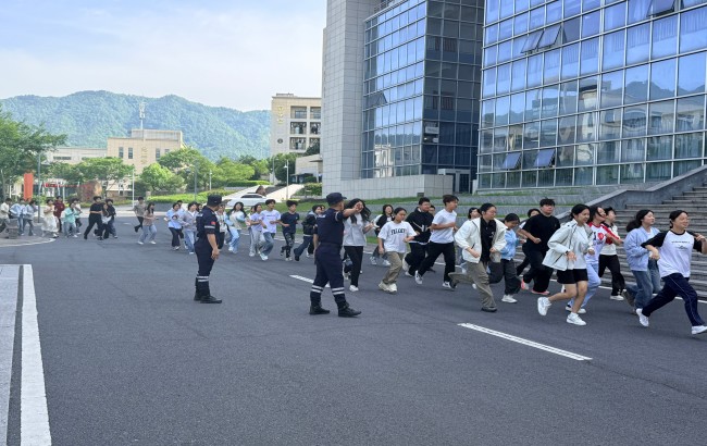 黄山旅游管理学校成功举行2026年防灾减灾疏散演练暨2026年职教活动周活动   